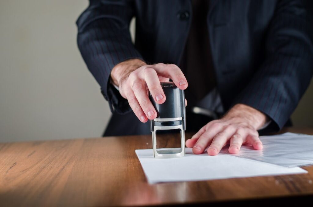 How to choose the right notary?